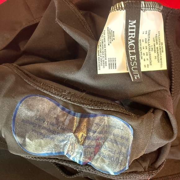 $180 Miraclesuit Sanibal Black One-Piece Swimsuit NWOT - Picture 8 of 8